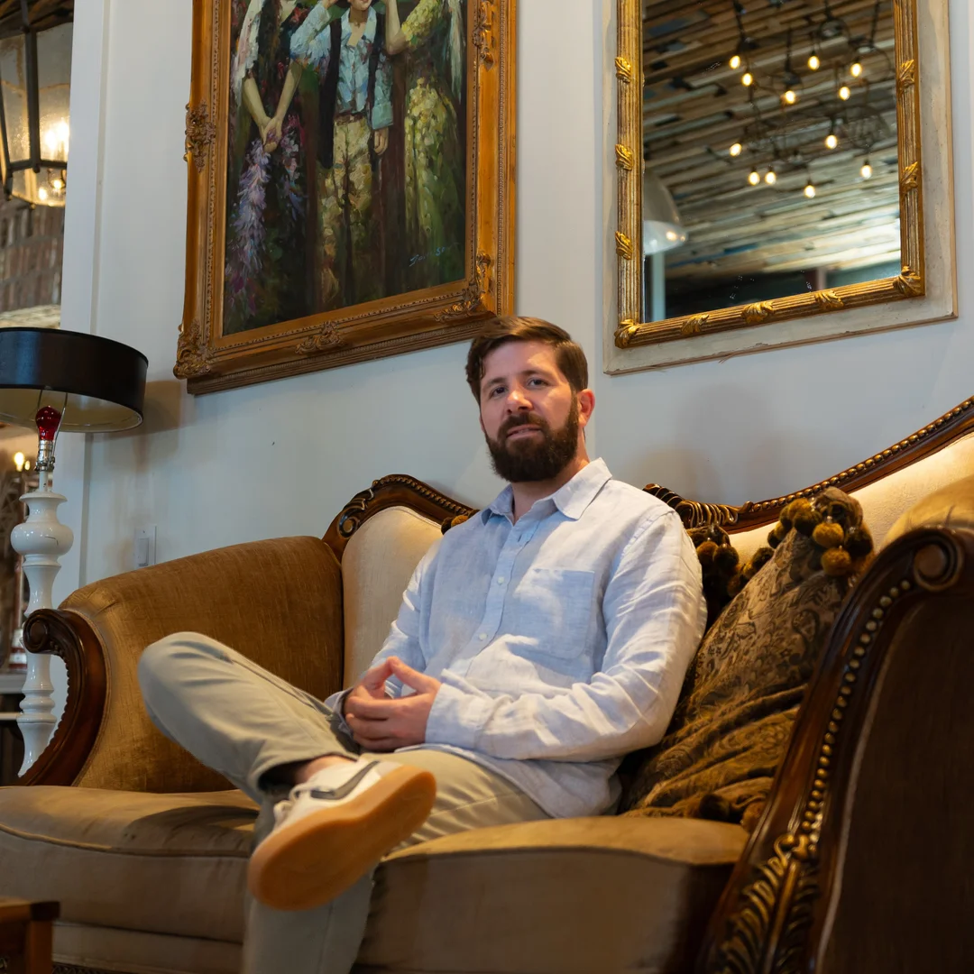 Ringba User Stories - Bill Somerville Sitting in front of paintings